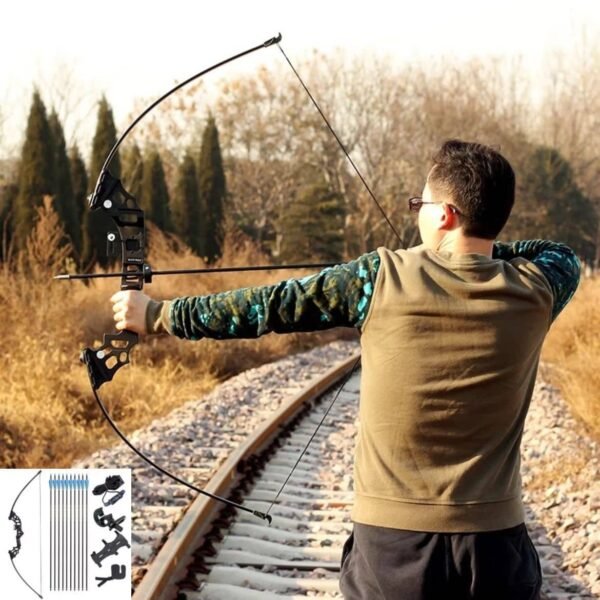 رجل يصوب من خلال قوس الرماية