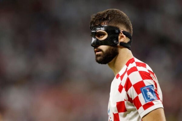 واقي وجه للاعبين والحراس