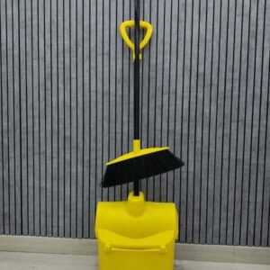 Classic broom and dustpan set